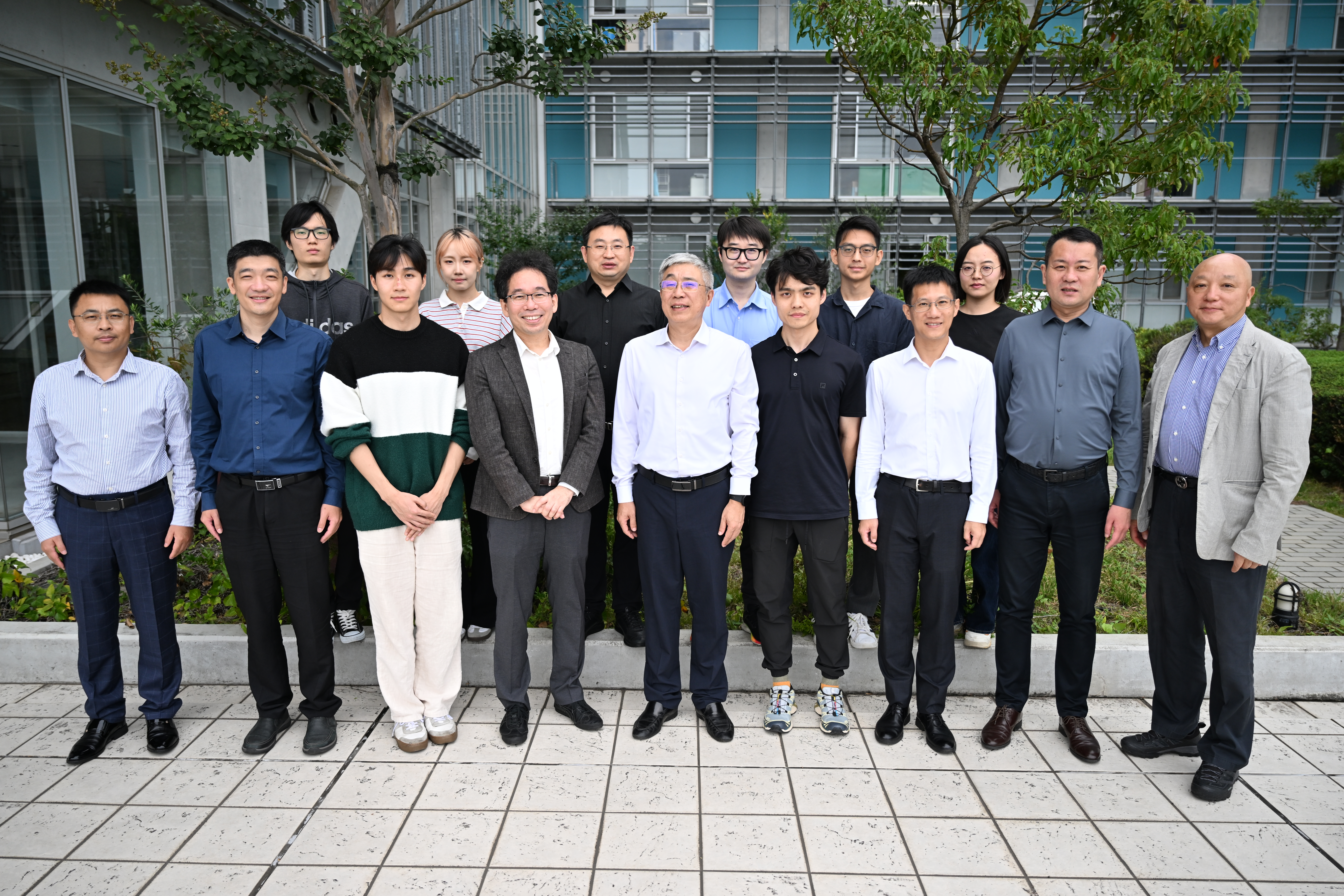 与东京大学人工智能研究室人员交流