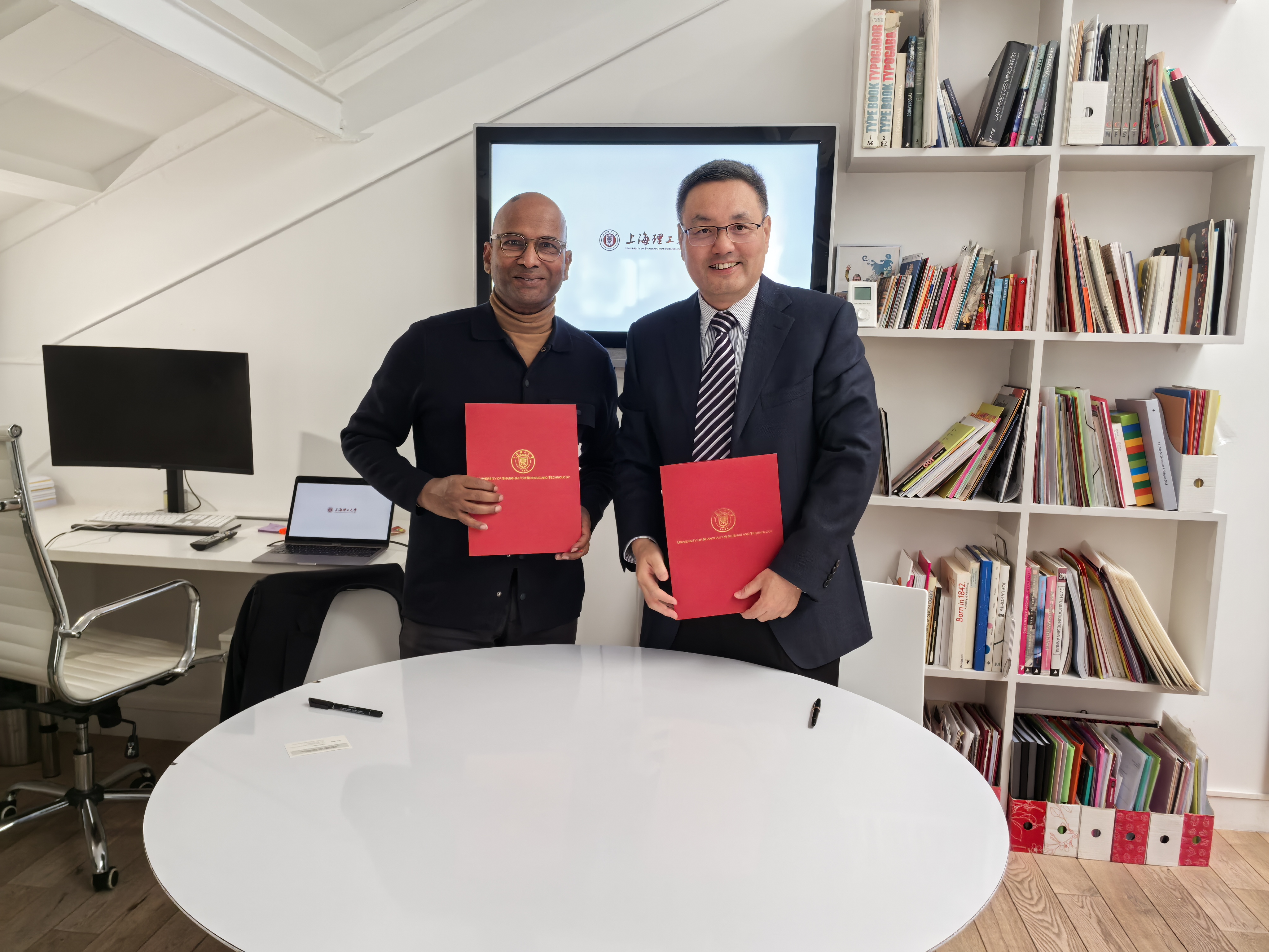 与巴黎高等视觉设计学院签署合作备忘录